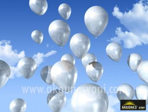 Gökyüzünde-Uçuşan-Gri-Balonlar-3D-Üç-Boyutlu-Duvar Kağıdı
